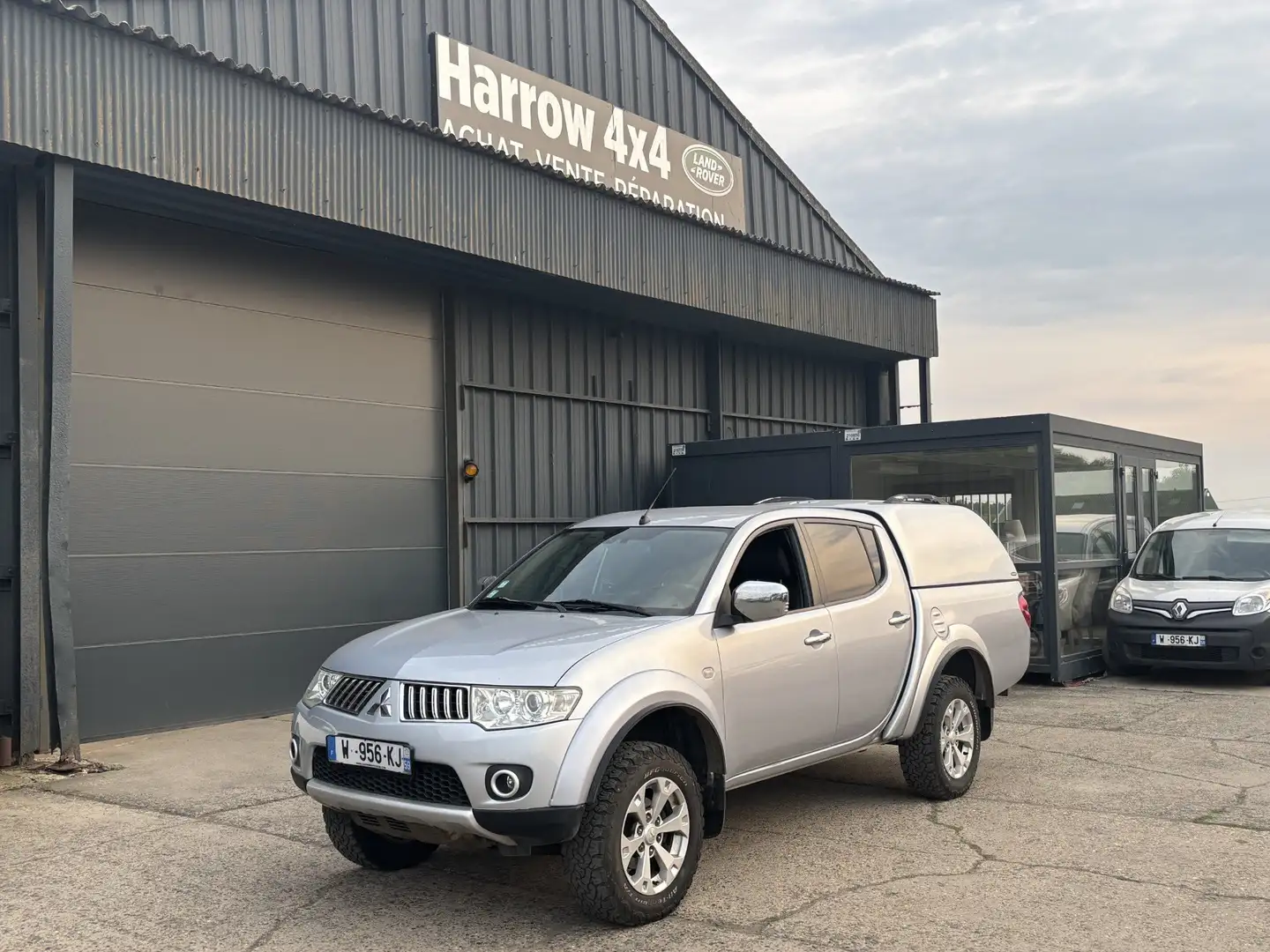Mitsubishi L200 L200 2.5 TD 178 DBLE CAB INSTYLE A Silber - 1