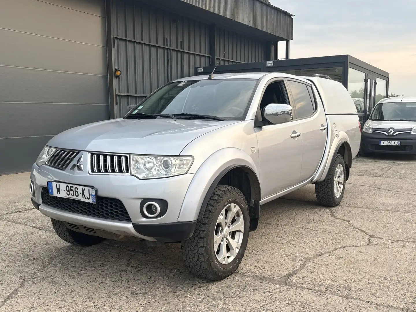 Mitsubishi L200 L200 2.5 TD 178 DBLE CAB INSTYLE A Silber - 2