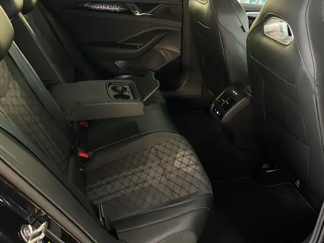Volkswagen Passat view 21
