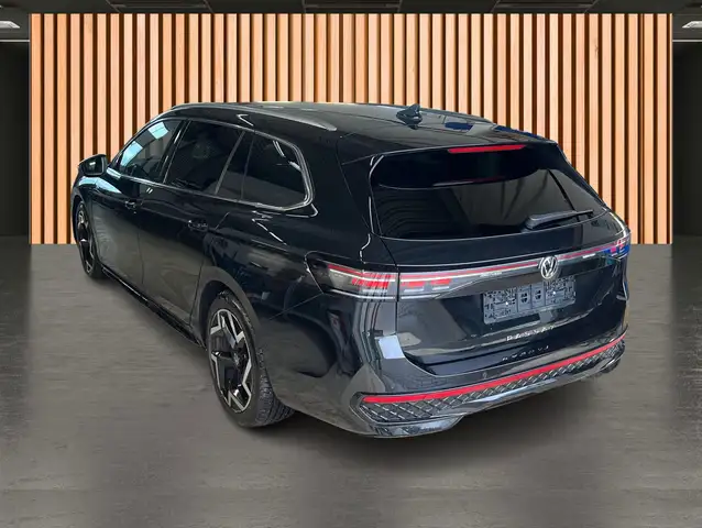 Volkswagen Passat view 4