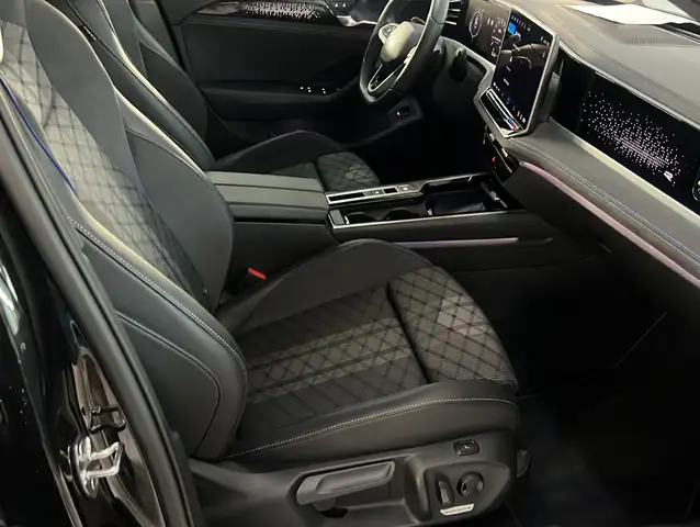 Volkswagen Passat view 3