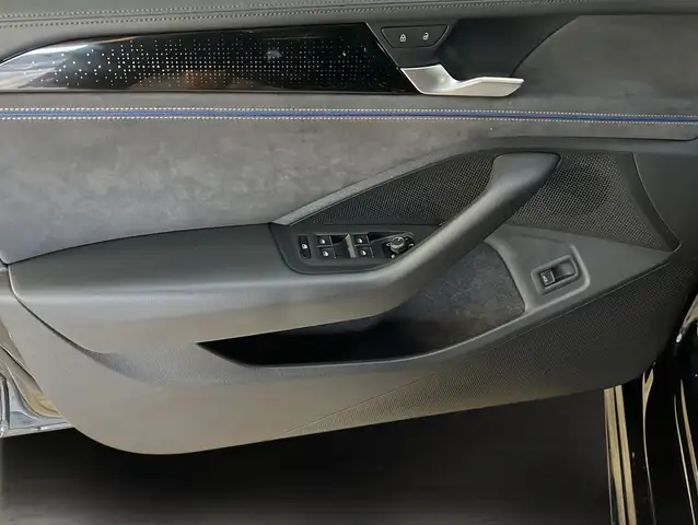 Volkswagen Passat view 5