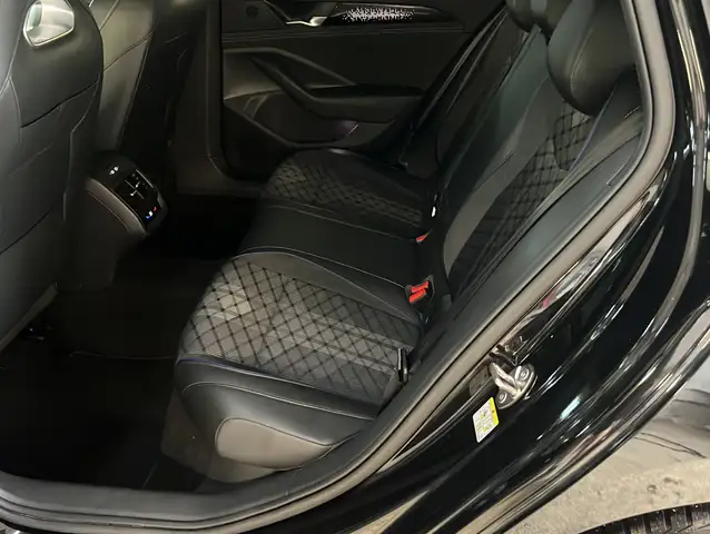 Volkswagen Passat view 16