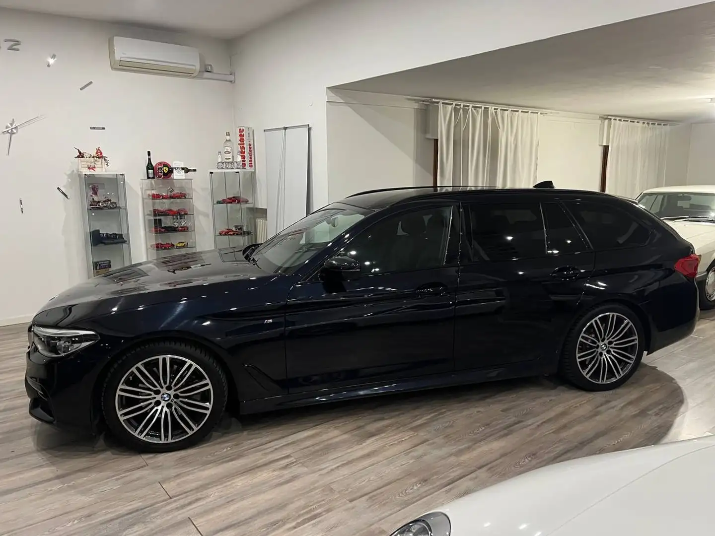 BMW 520 Serie 5 G31 2017 Touring 520d Touring Msport auto Nero - 1