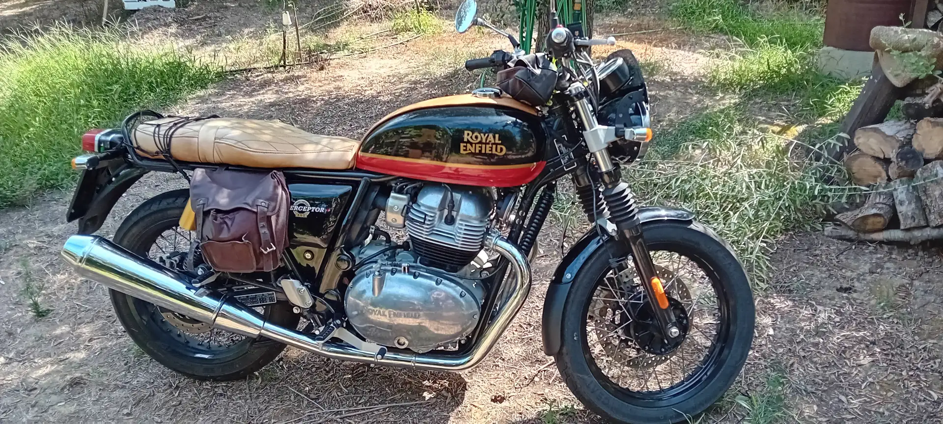 Royal Enfield Interceptor Negro - 1