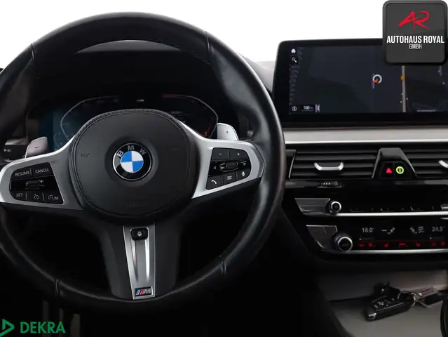 BMW 5 Series view 13