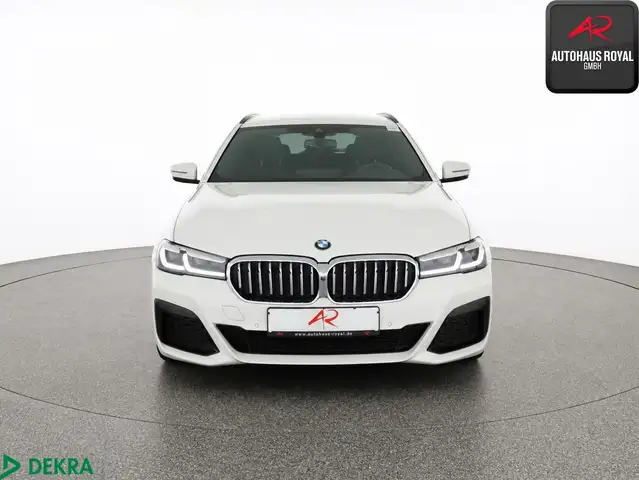 BMW 5 Series view 8