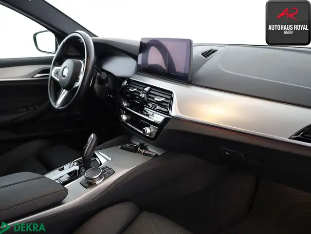 BMW 5 Series view 10