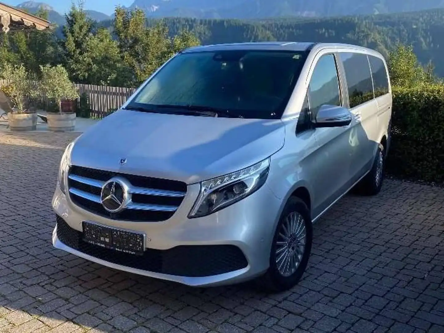 Mercedes-Benz V 220 V 220 d Kombi 4MATIC extralang Avantgarde Aut. Avantgarde Silber - 2