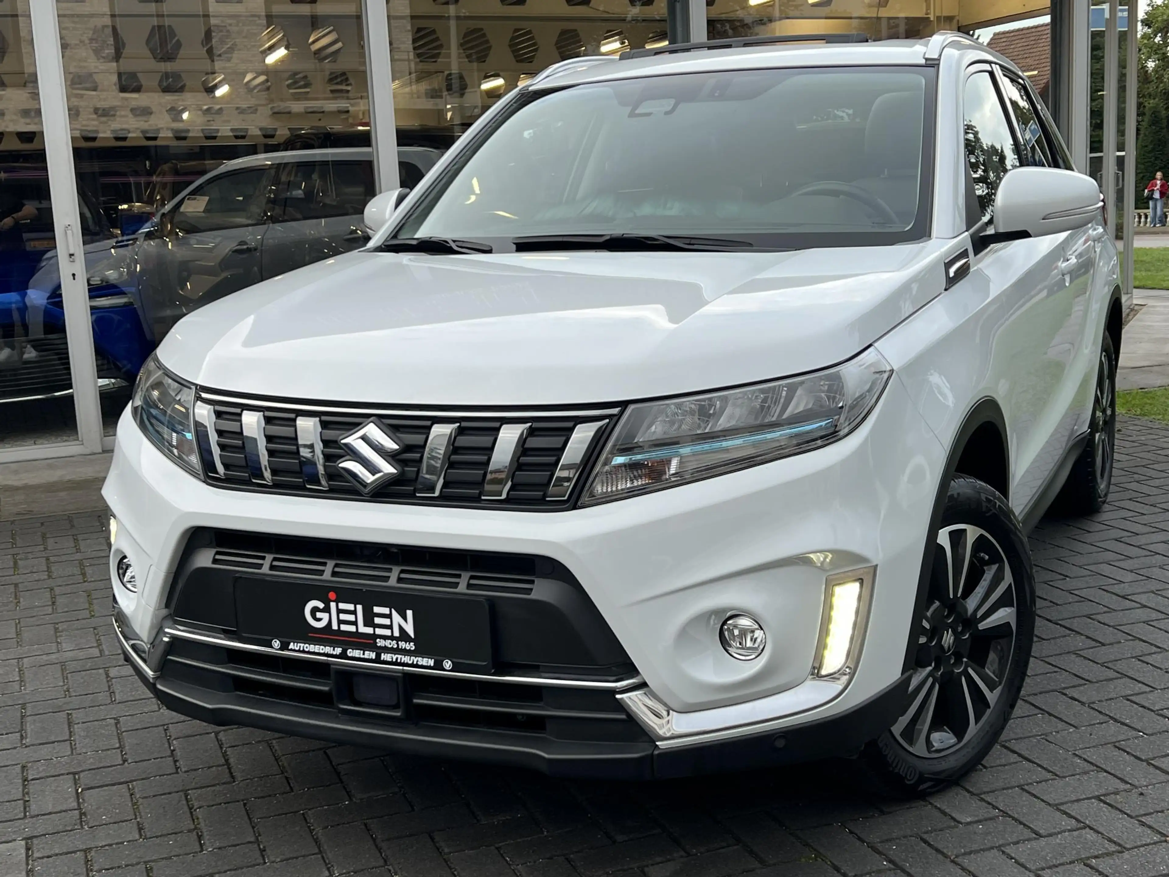 Suzuki Vitara 1.5 Hybrid Style | Trekhaak, Panoramadak, Dodehoek — photo 2