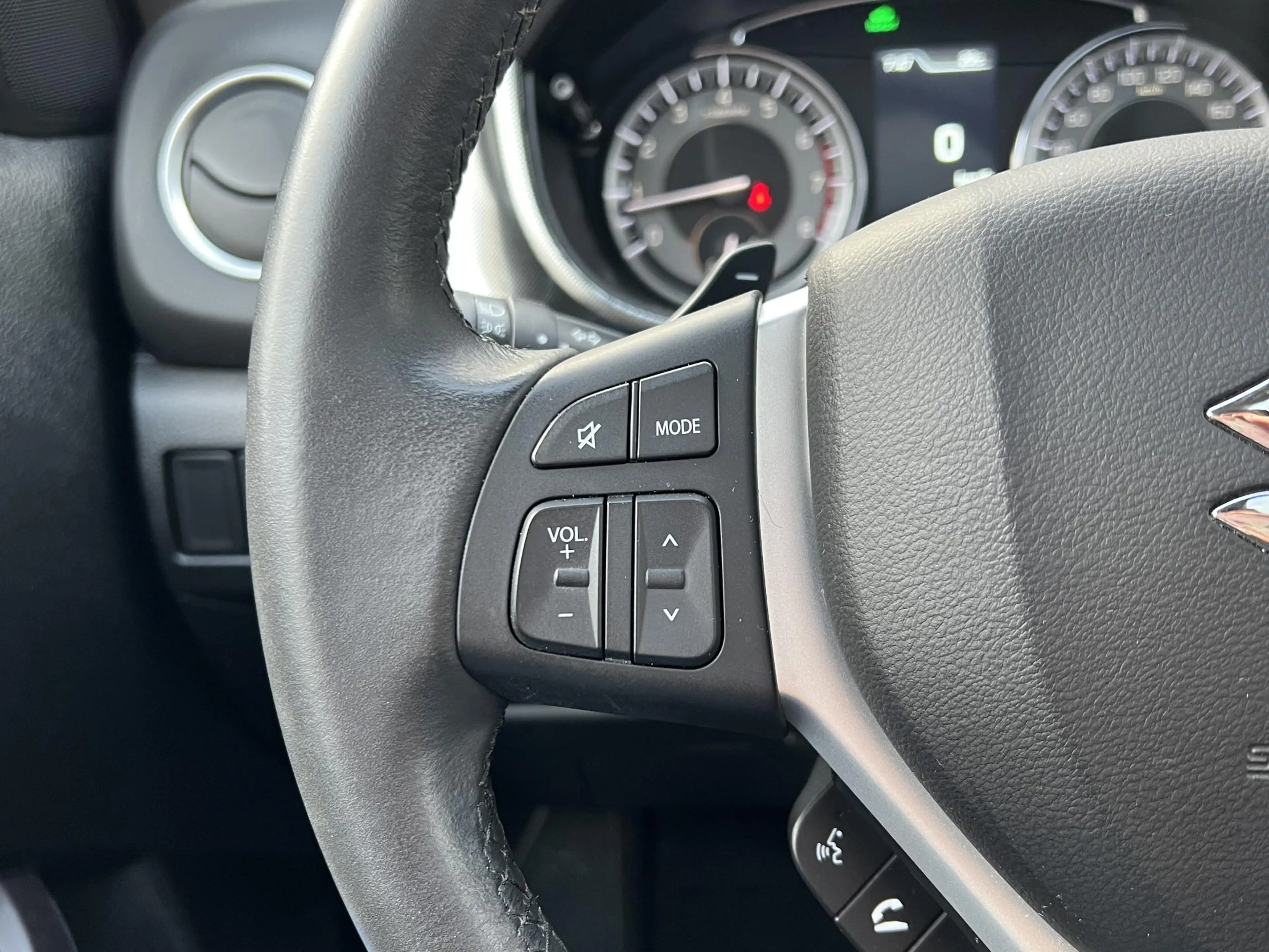 Suzuki Vitara 1.5 Hybrid Style | Trekhaak, Panoramadak, Dodehoek — photo 25