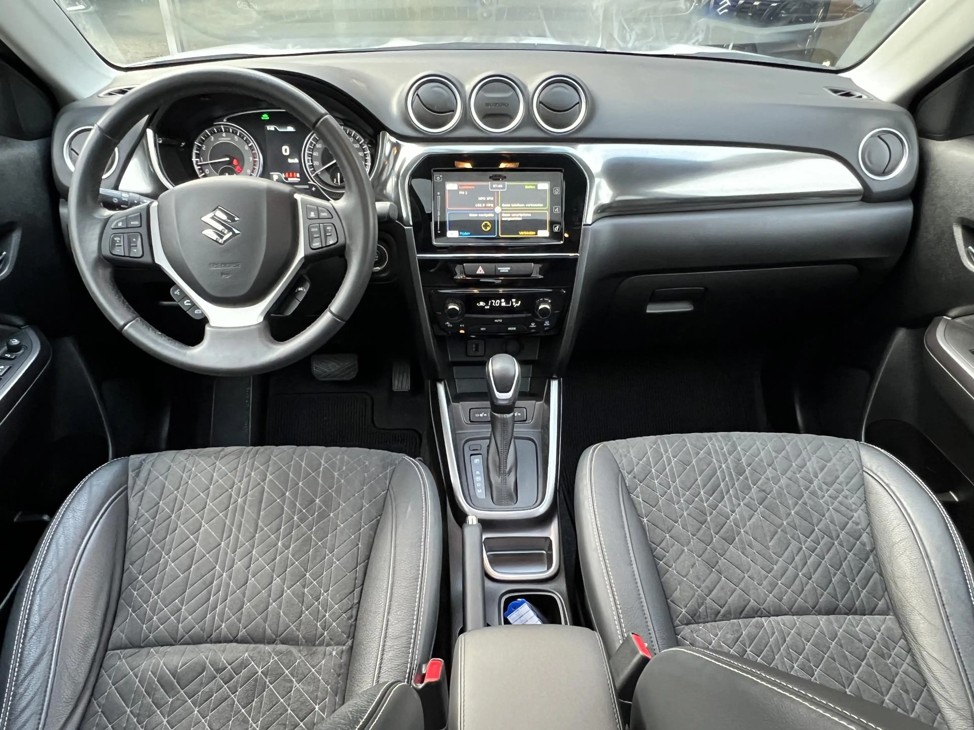 Suzuki Vitara 1.5 Hybrid Style | Trekhaak, Panoramadak, Dodehoek — photo 18