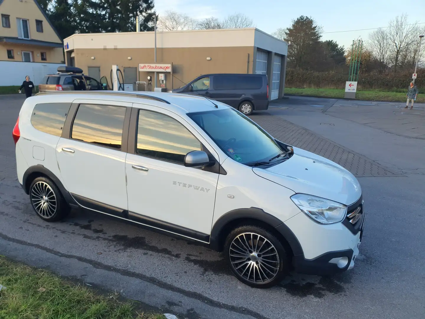 Dacia Lodgy TCe 115 Stepway 7-Sitzer Blanc - 2