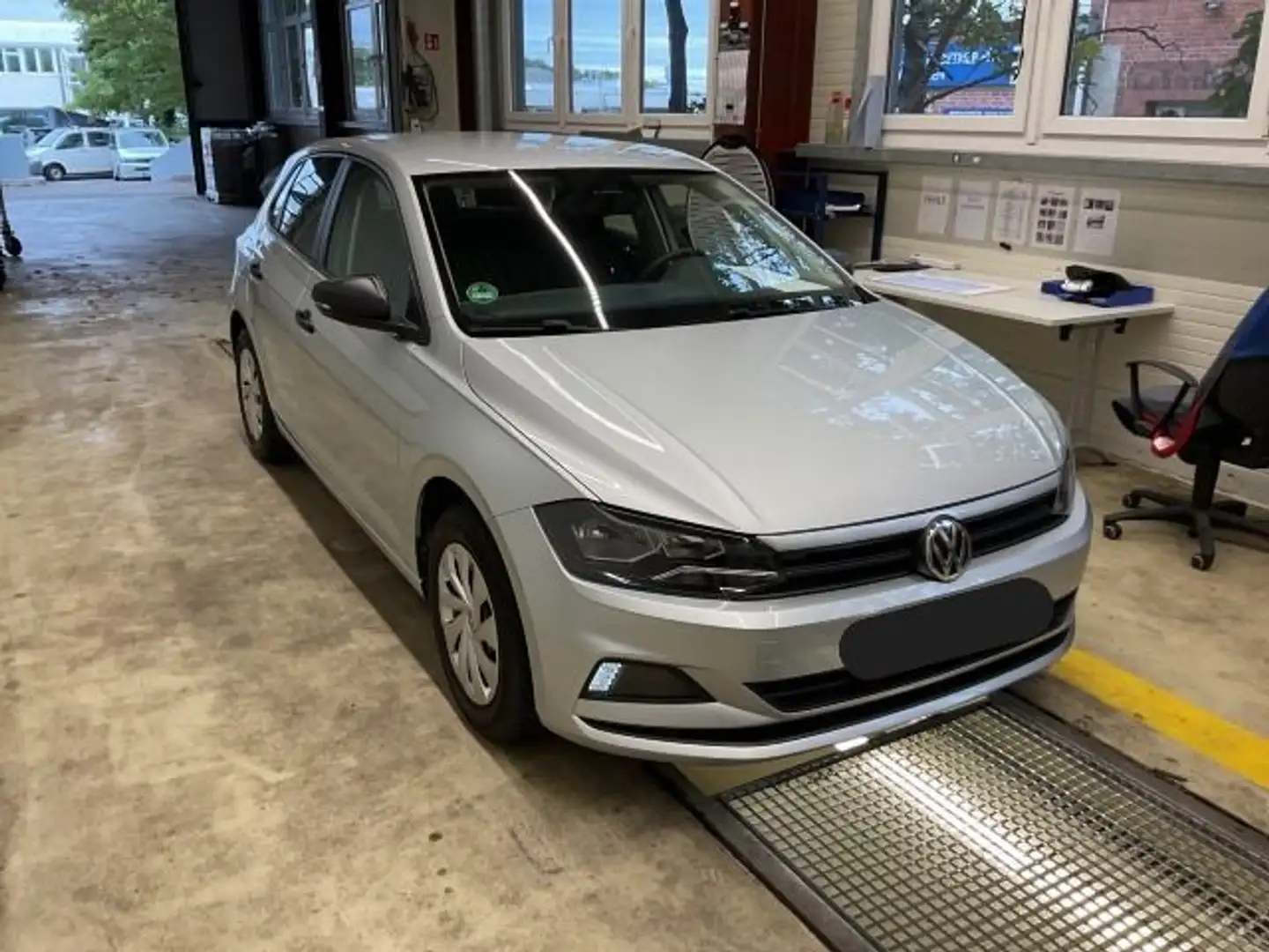 Volkswagen Polo 1.0 Trendline Cool & Sound Silber - 2