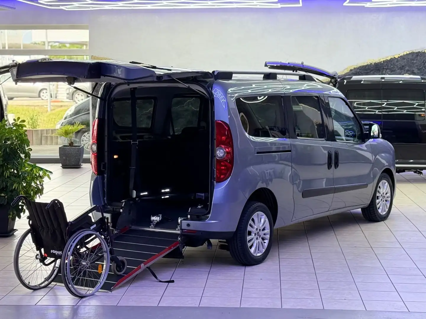 Fiat Doblo Lounge Behindertengerecht-Rampe Gris - 1