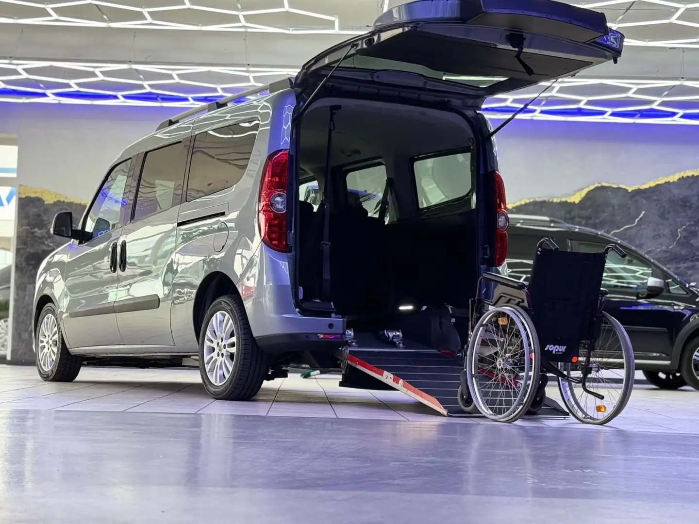 Fiat Doblo Lounge Behindertengerecht-Rampe Gris - 2