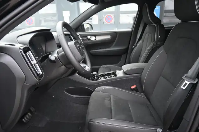 Volvo XC40 view 10