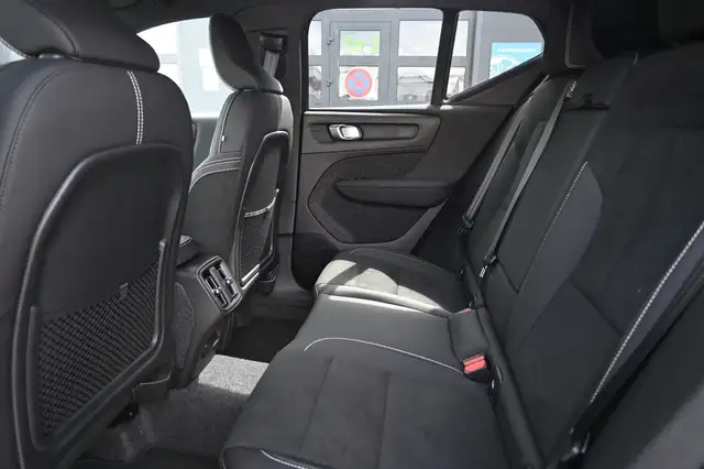 Volvo XC40 view 13