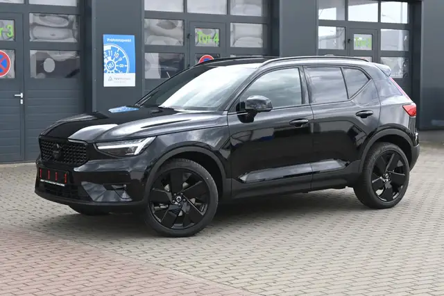 Volvo XC40 main image