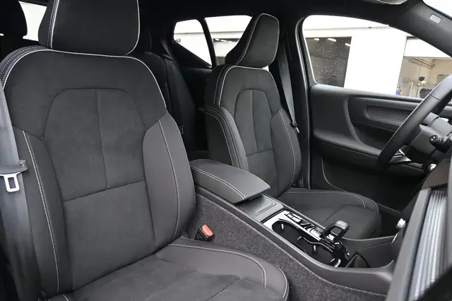Volvo XC40 view 12