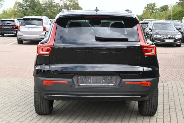 Volvo XC40 view 4