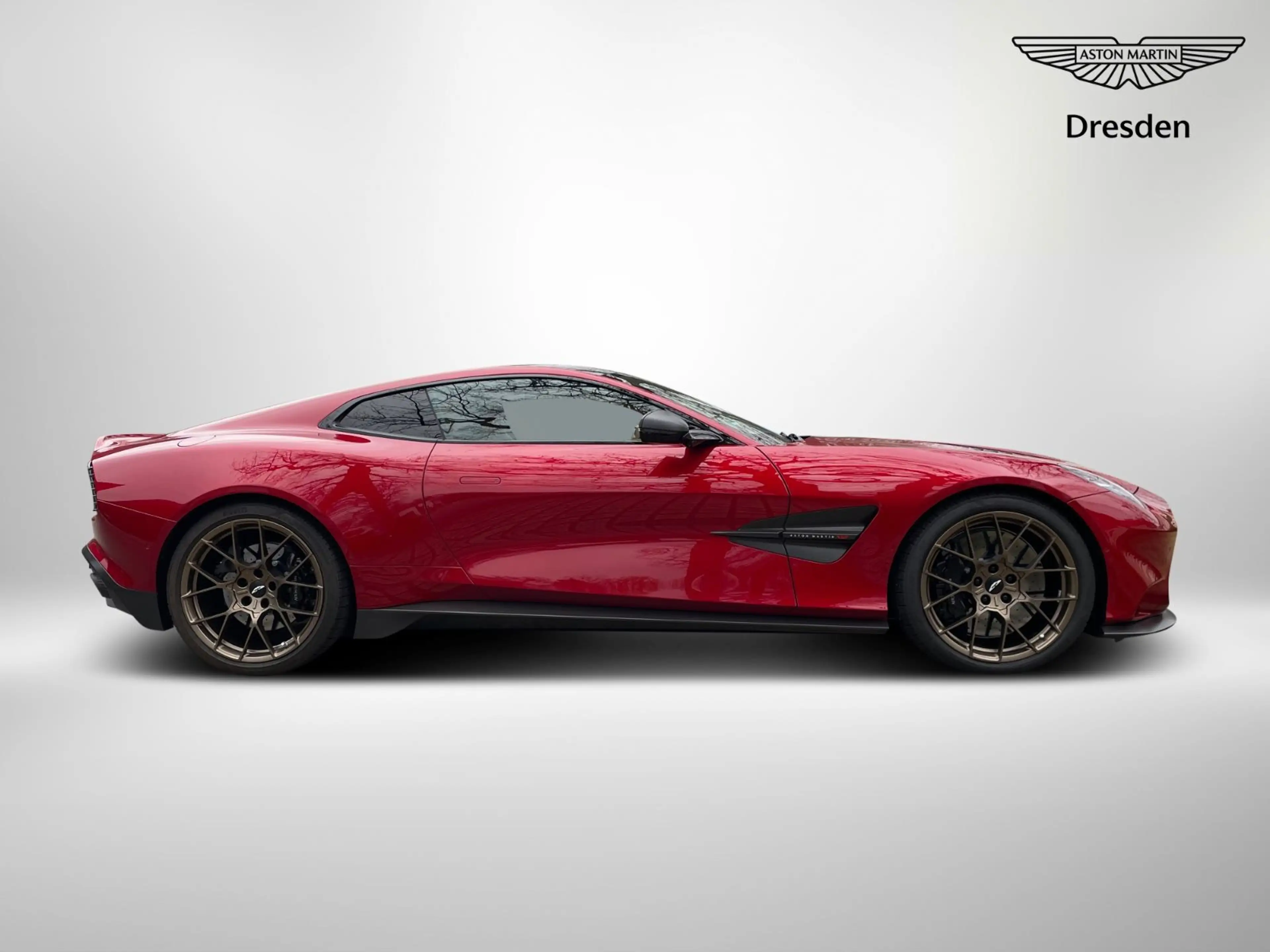 Aston Martin Vanquish MY25 — photo 4
