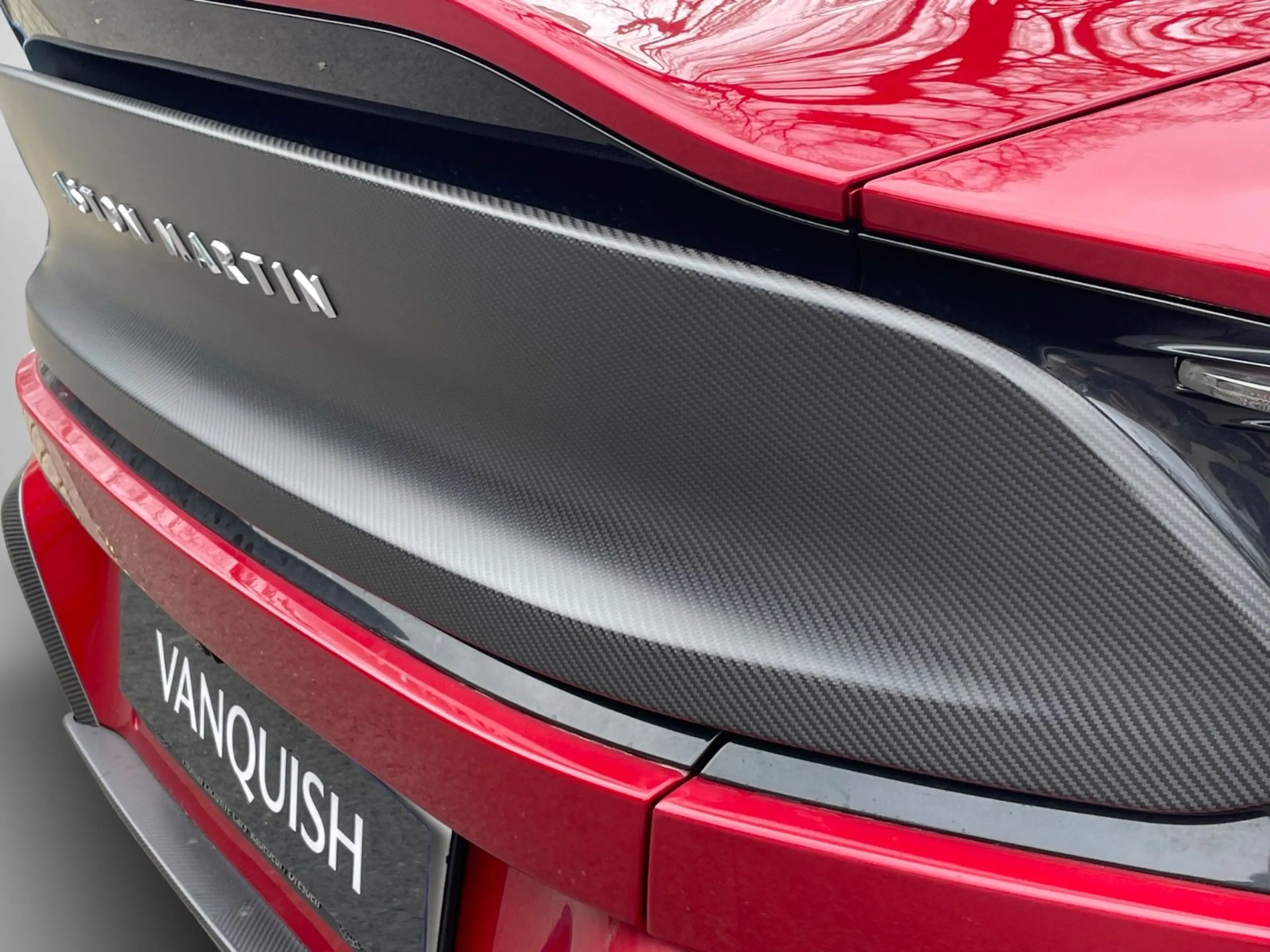 Aston Martin Vanquish MY25 — photo 11