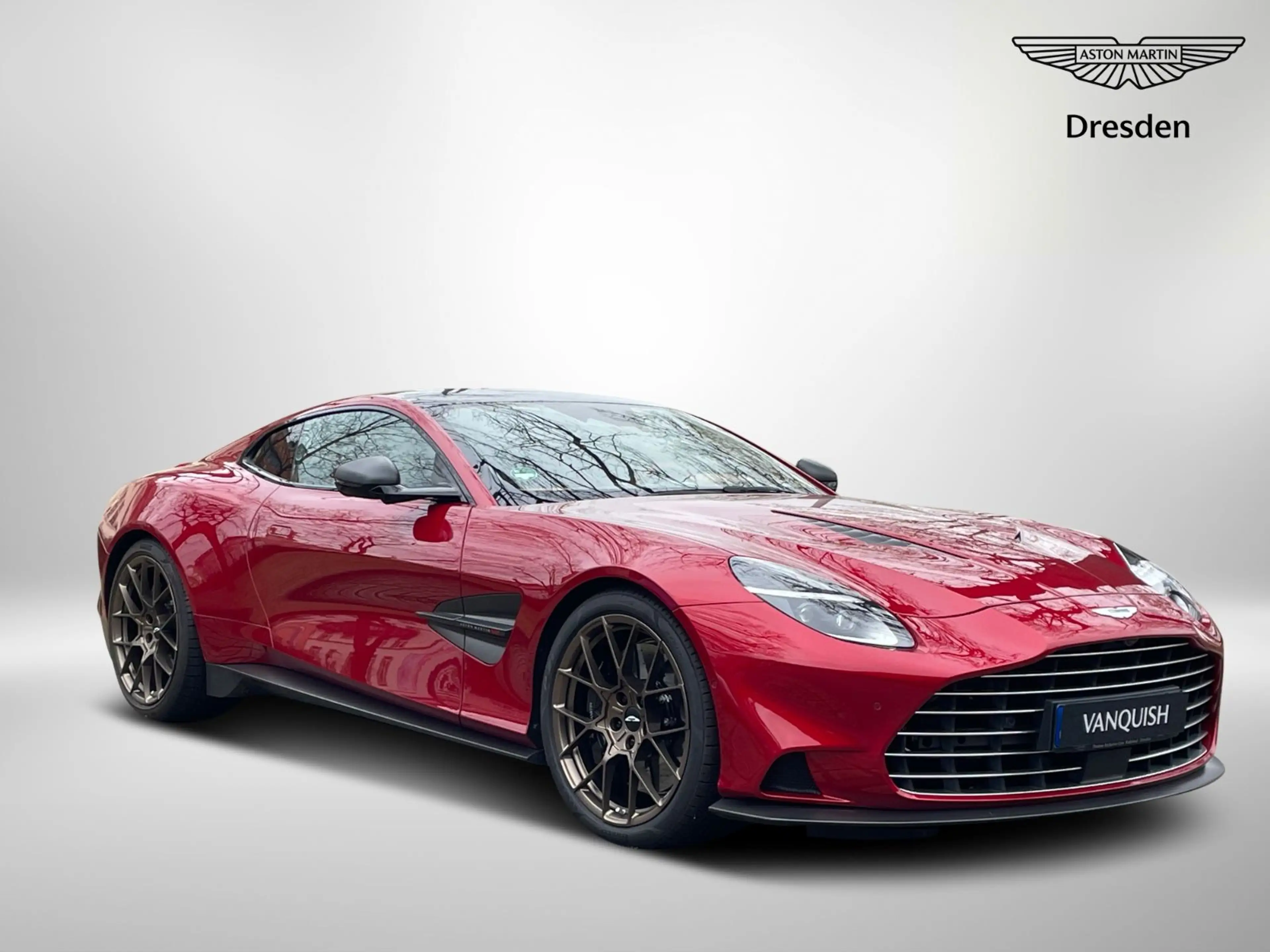 Aston Martin Vanquish MY25 — photo 3