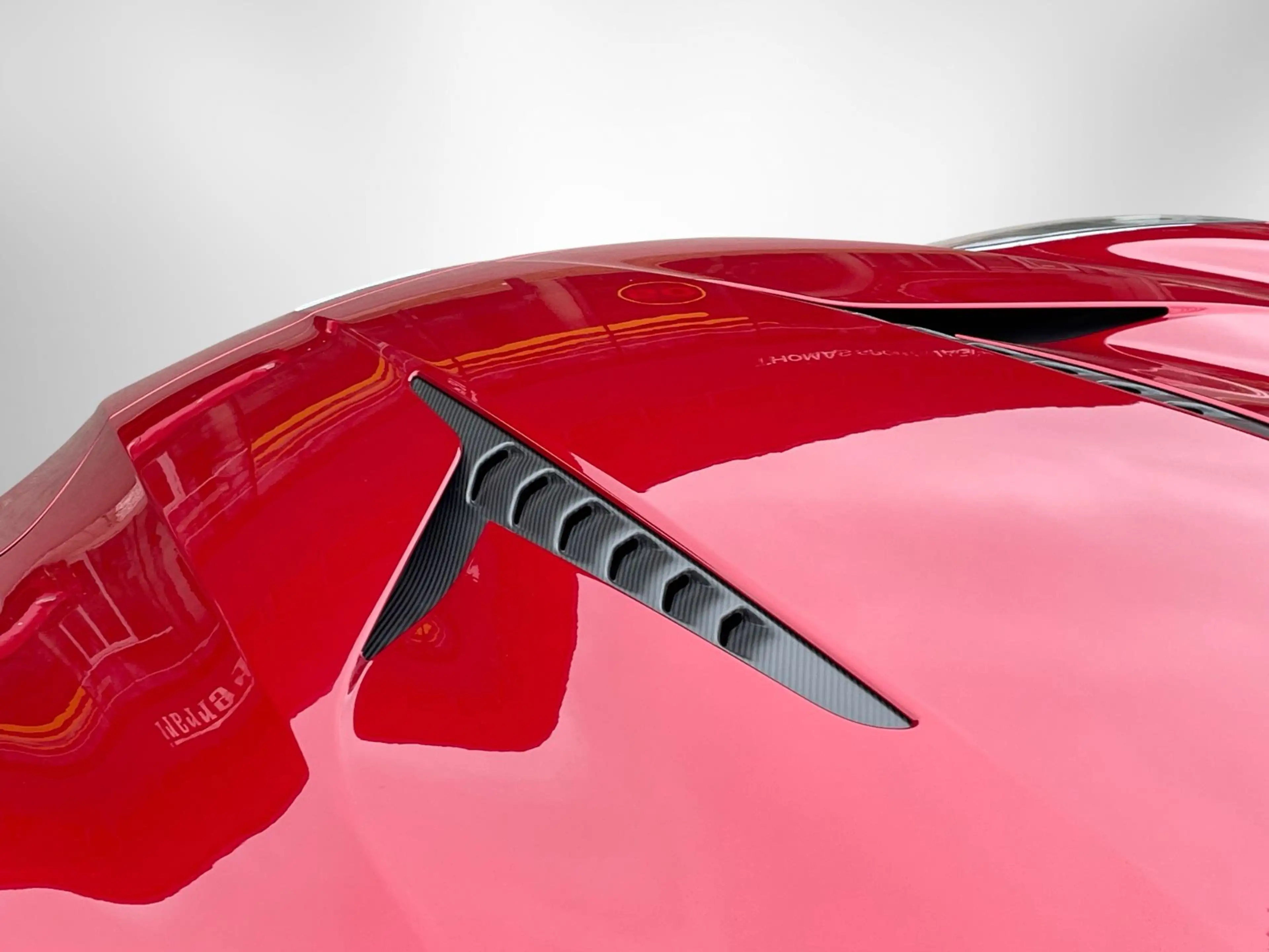 Aston Martin Vanquish MY25 — photo 9