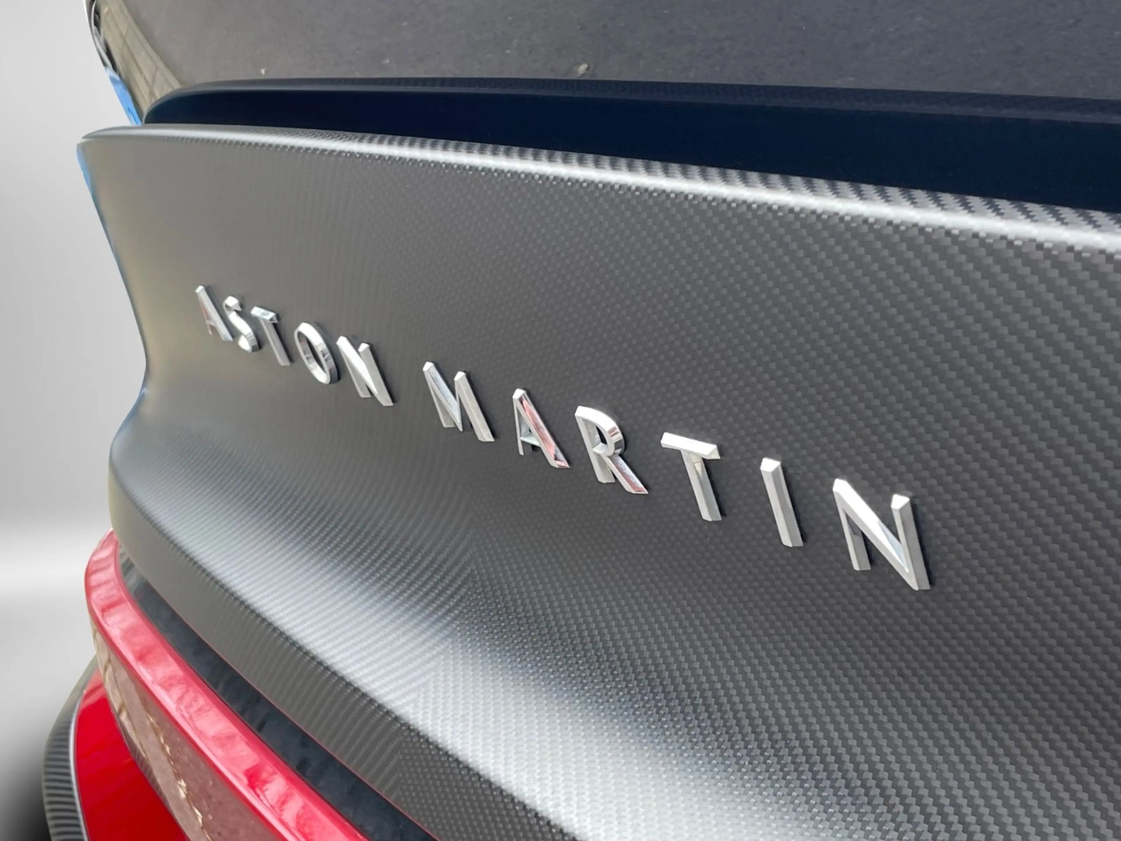 Aston Martin Vanquish MY25 — photo 12