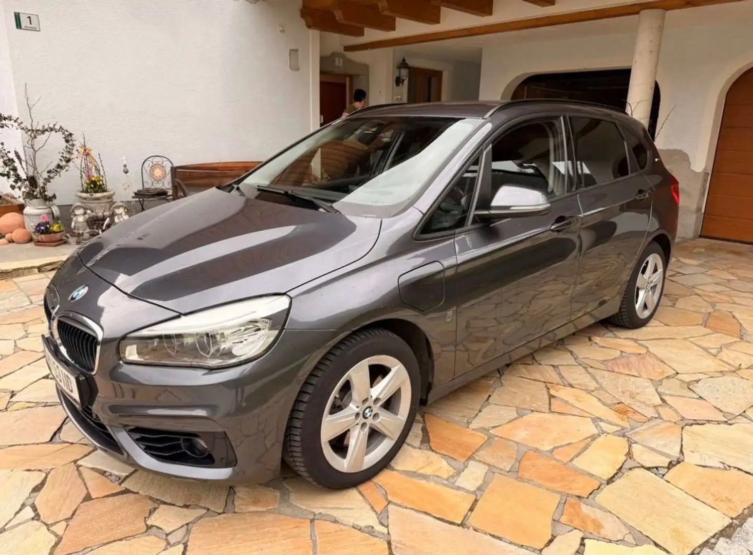 BMW 225 225i xDrive Active Tourer Sport Line Aut. Sport Line Grau - 1