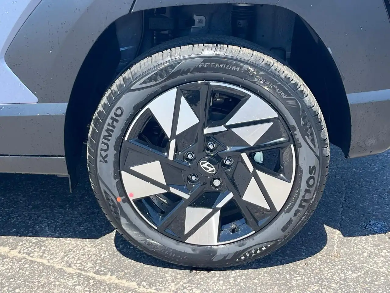 Hyundai KONA снимка Hyundai KONA