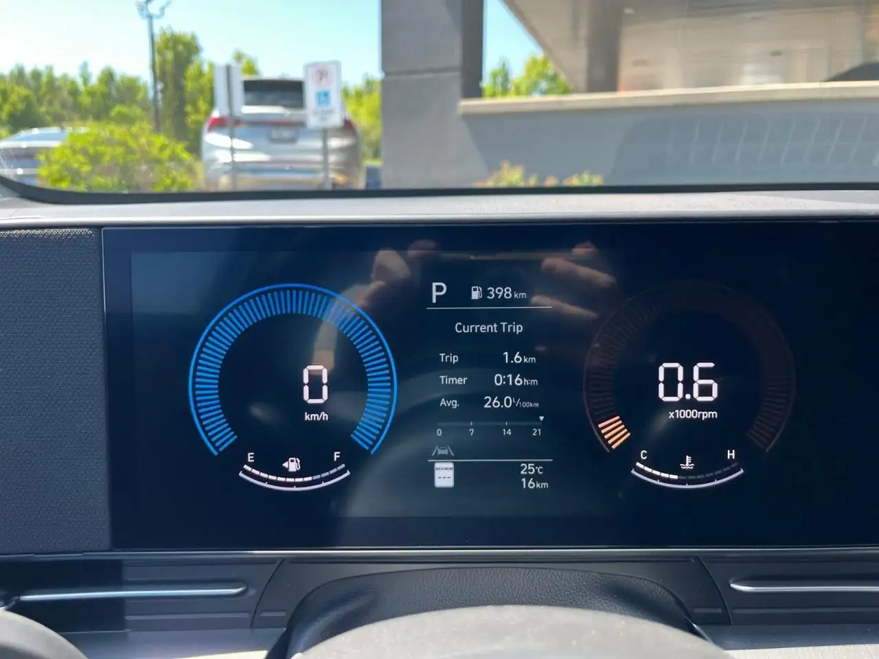 Hyundai KONA снимка Hyundai KONA