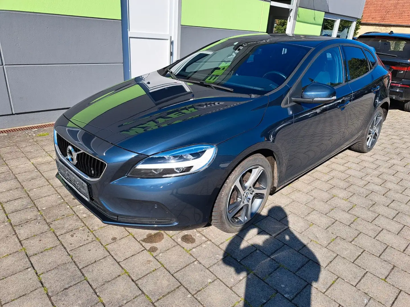 Volvo V40 Momentum "Navi-LED-Aut.-SHZ" Blau - 2
