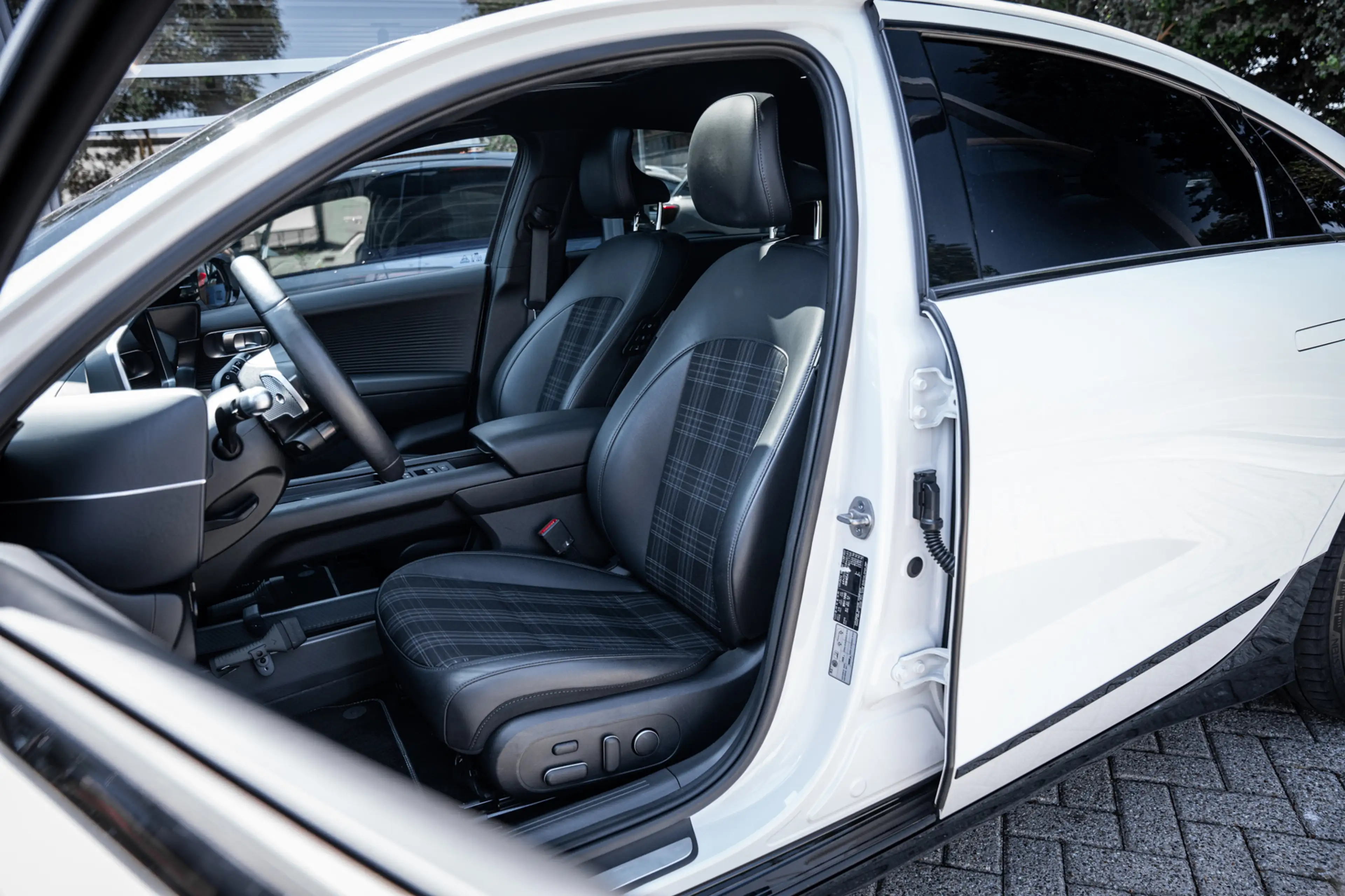 Hyundai IONIQ 6 First Edition AWD 77.4 kWh|Pano|100% SOH|Stoel/stu — photo 11