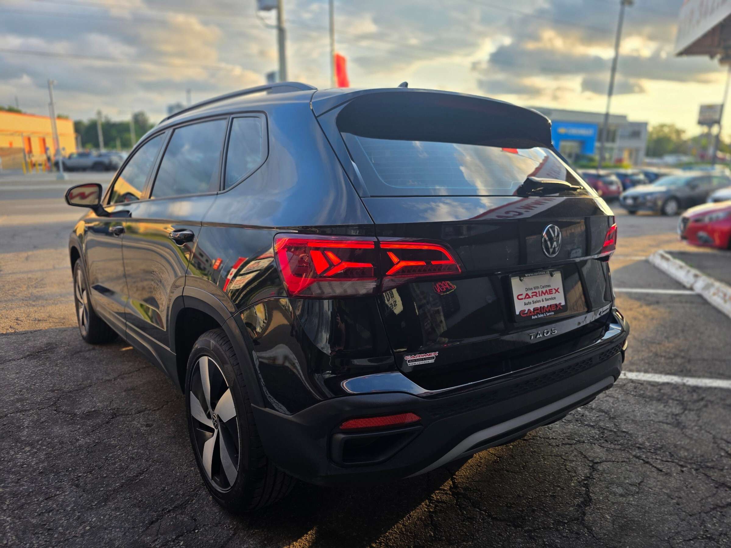 2024 Volkswagen Taos Trendline AWD | One Owner | Accident Free | LOW KM — снимка 1