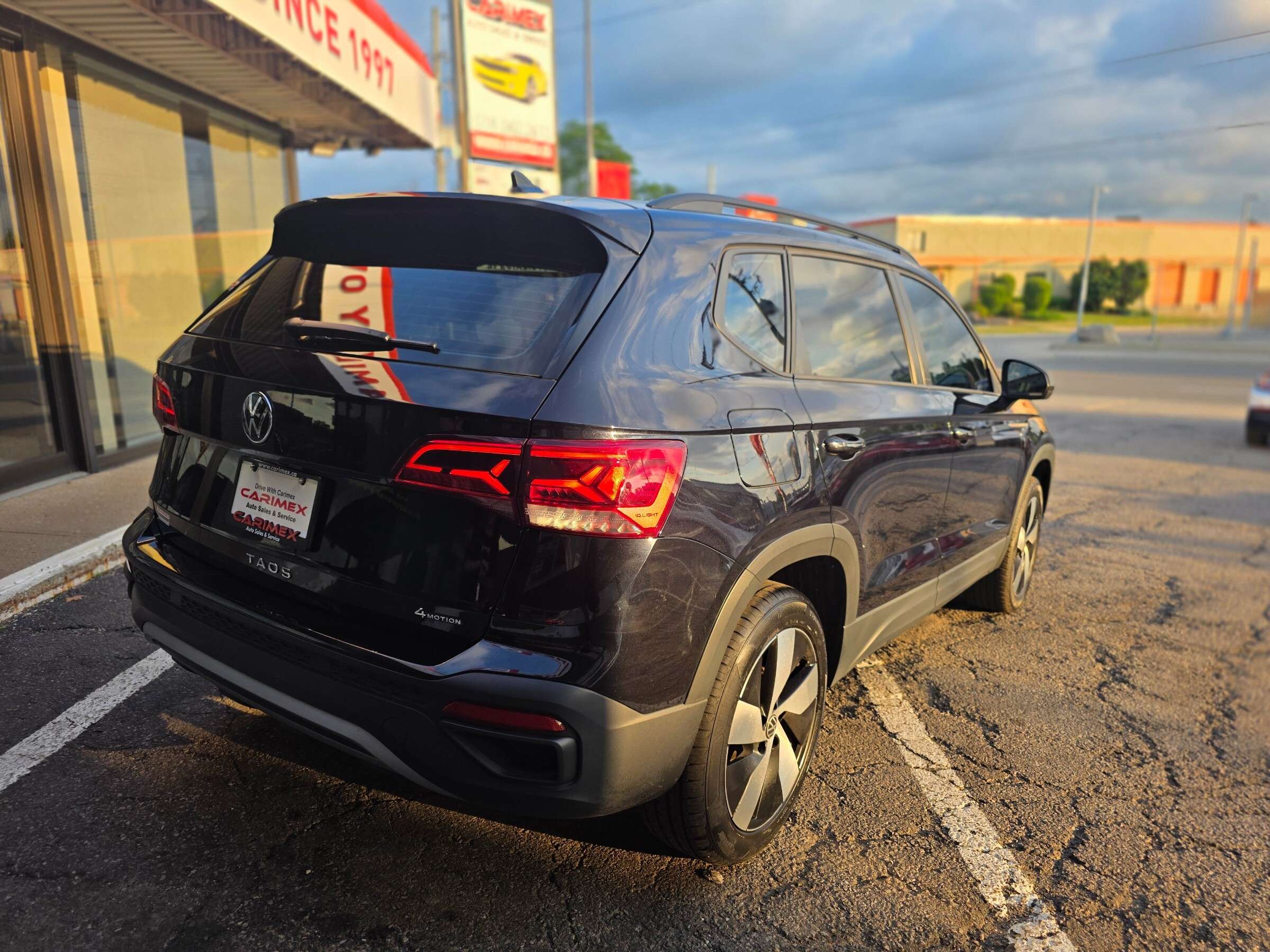 2024 Volkswagen Taos Trendline AWD | One Owner | Accident Free | LOW KM — снимка 1