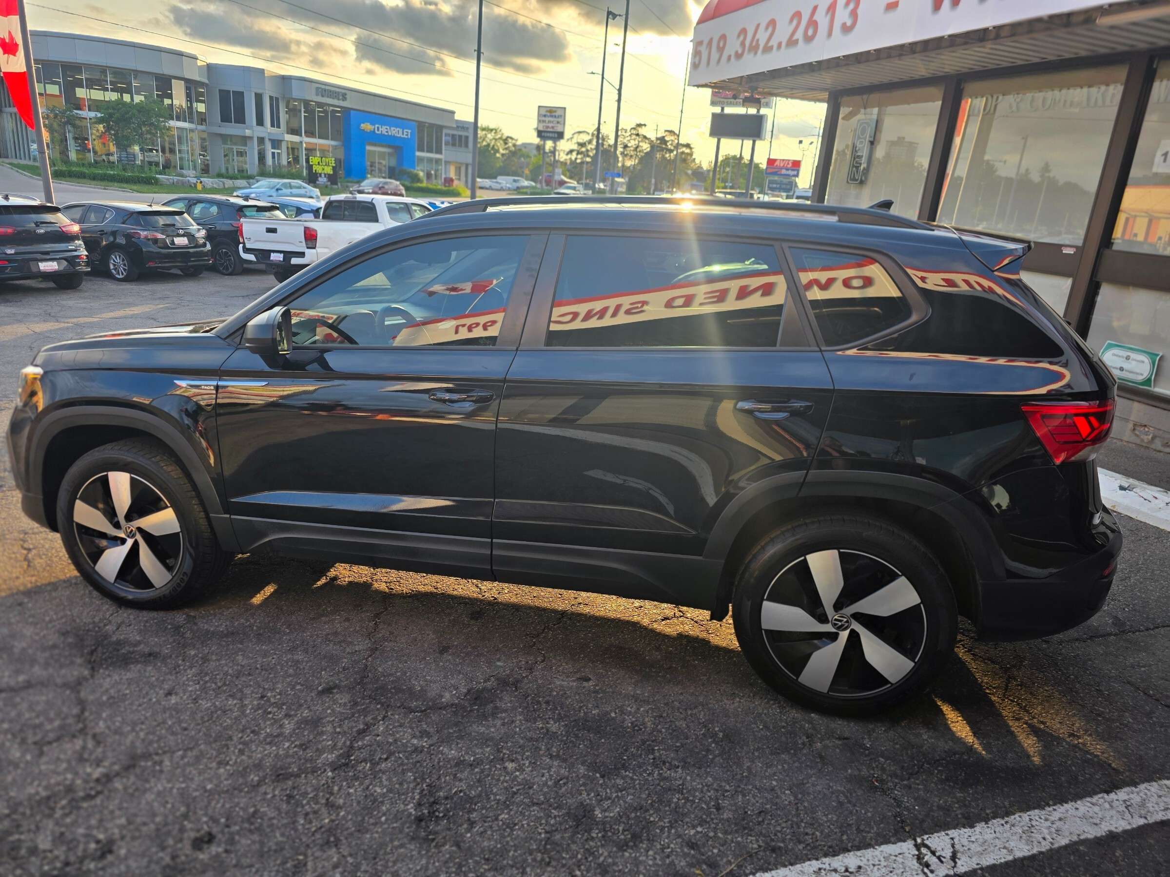 2024 Volkswagen Taos Trendline AWD | One Owner | Accident Free | LOW KM — снимка 1