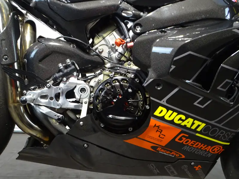 Ducati Panigale V4 R - foto 6
