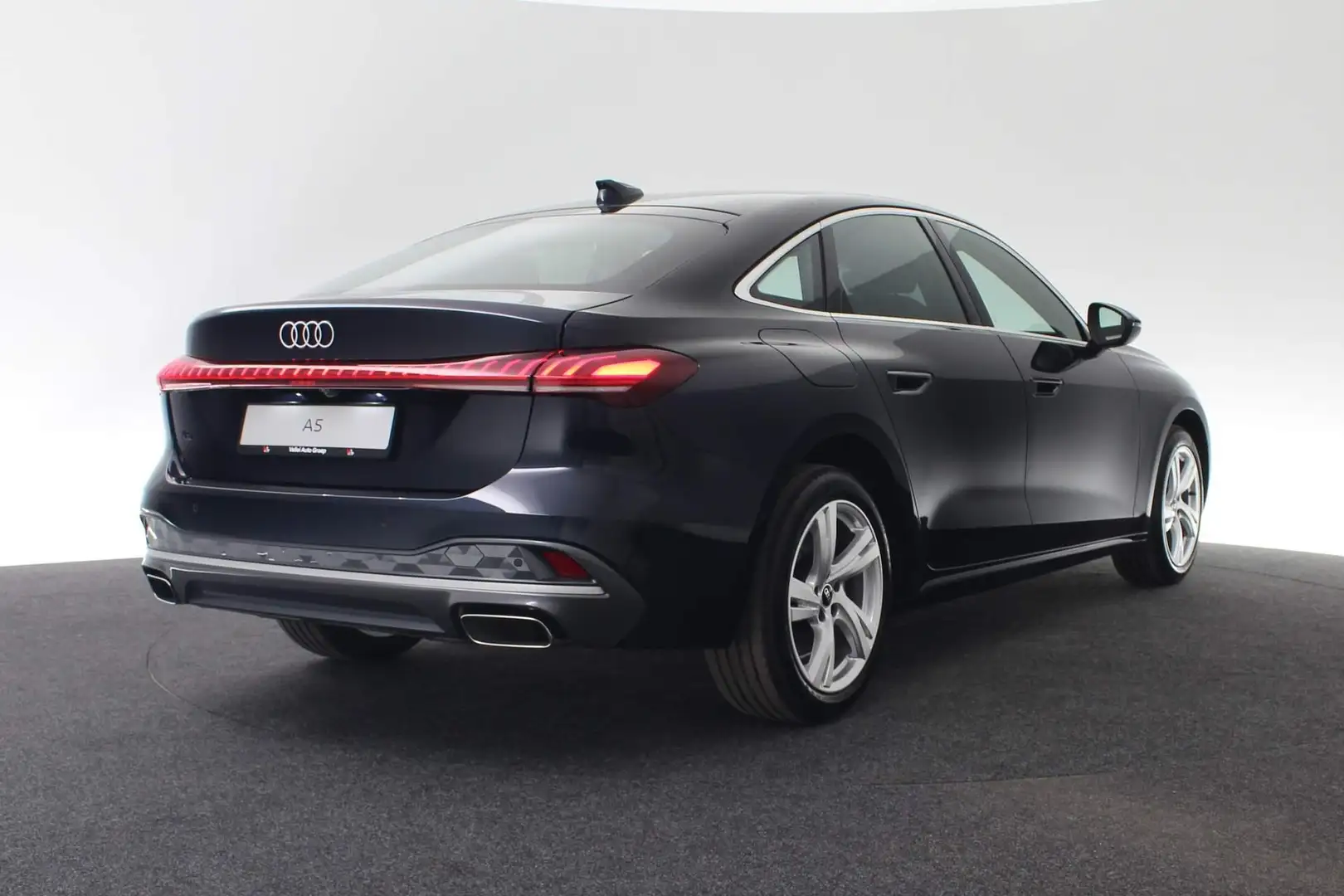 Audi A5 Limousine 35 TFSI 150 PK Advanced edition Audi A5 Blauw - 2