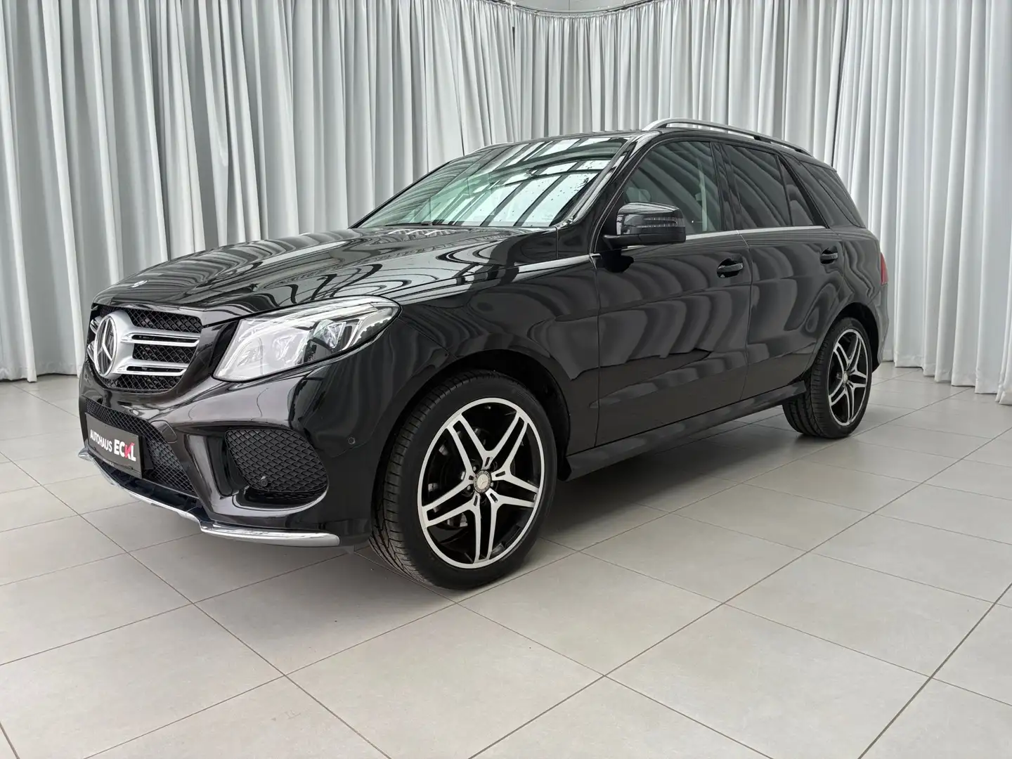 Mercedes-Benz GLE 350 d 4MATIC Schwarz - 2