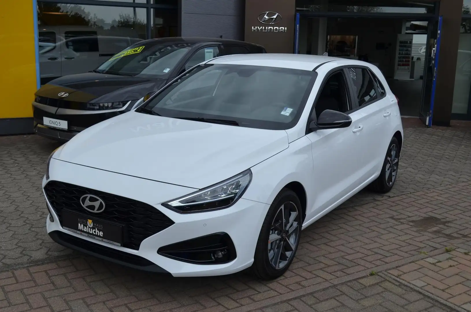 Hyundai i30 1.0 TGDI 120PS + Navi+Kamera+LED Blanc - 2