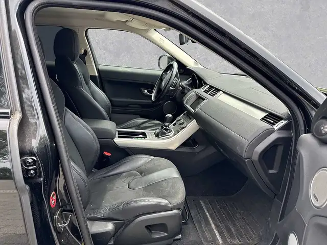 Land Rover Range Rover Evoque view 3