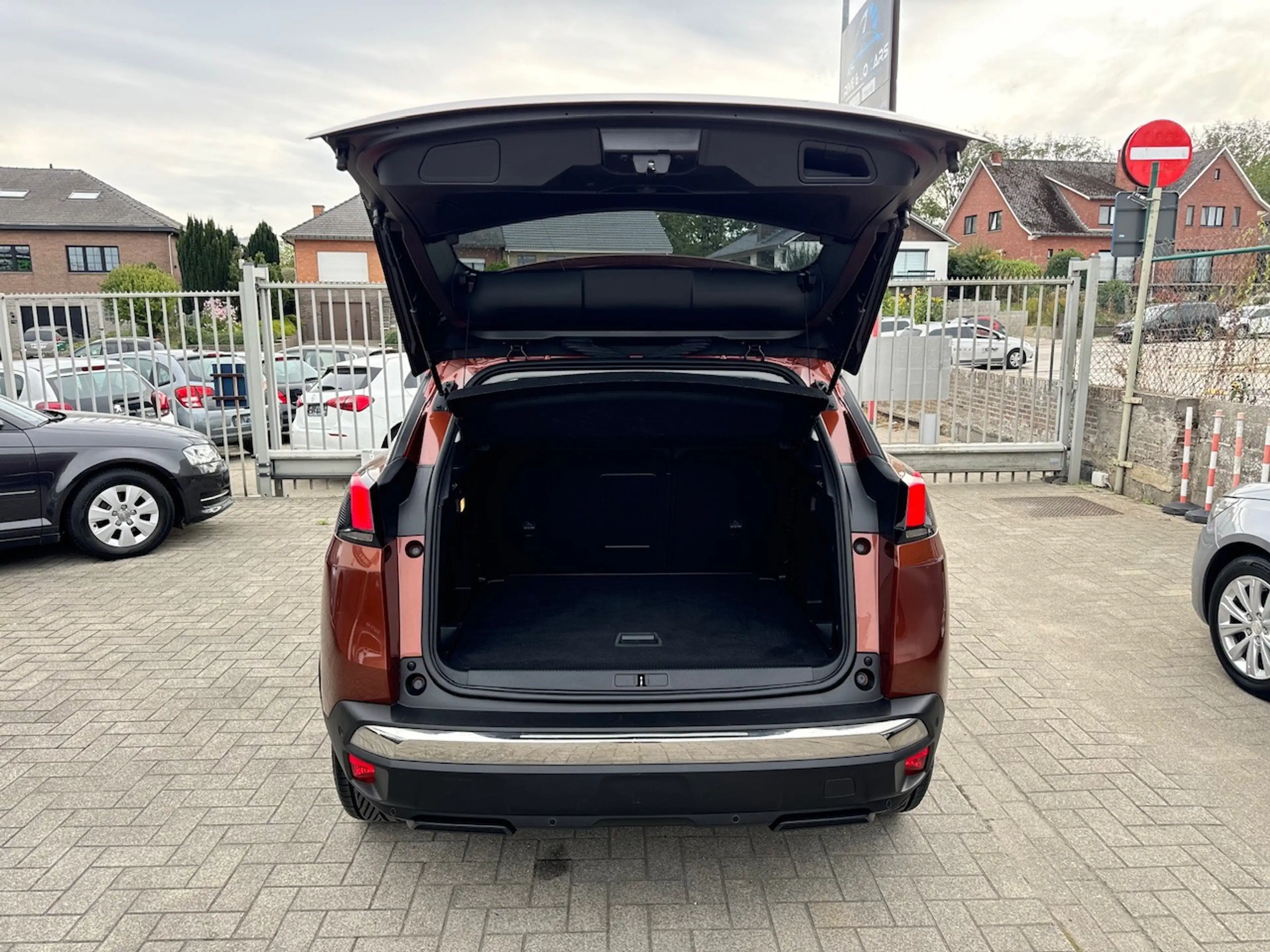 Peugeot 3008 1.2i Benzine - CarPlay ** 1 JAAR GARANTIE ** !! — photo 9