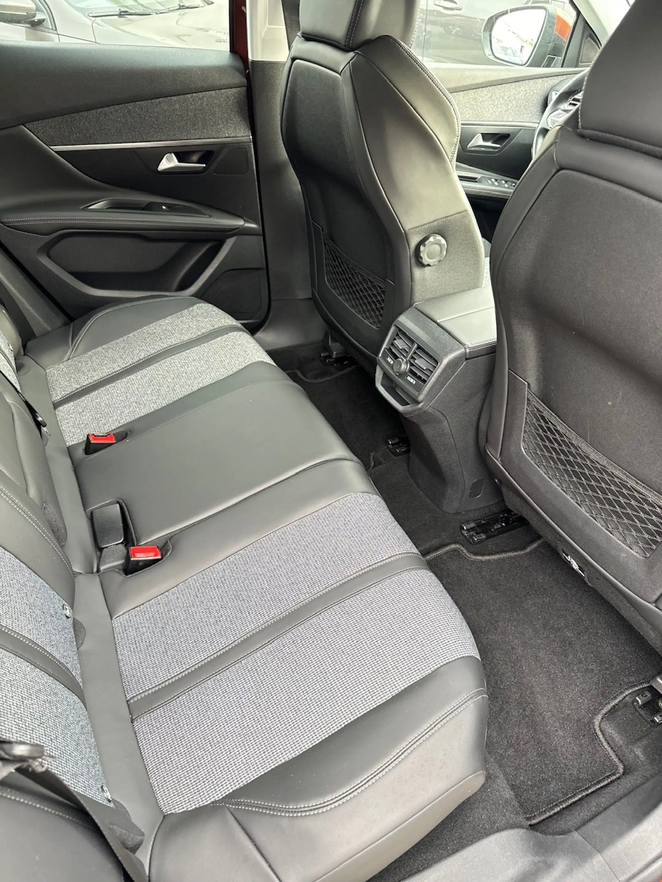 Peugeot 3008 1.2i Benzine - CarPlay ** 1 JAAR GARANTIE ** !! — photo 14