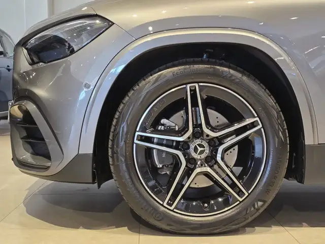 Mercedes-Benz Gla view 11