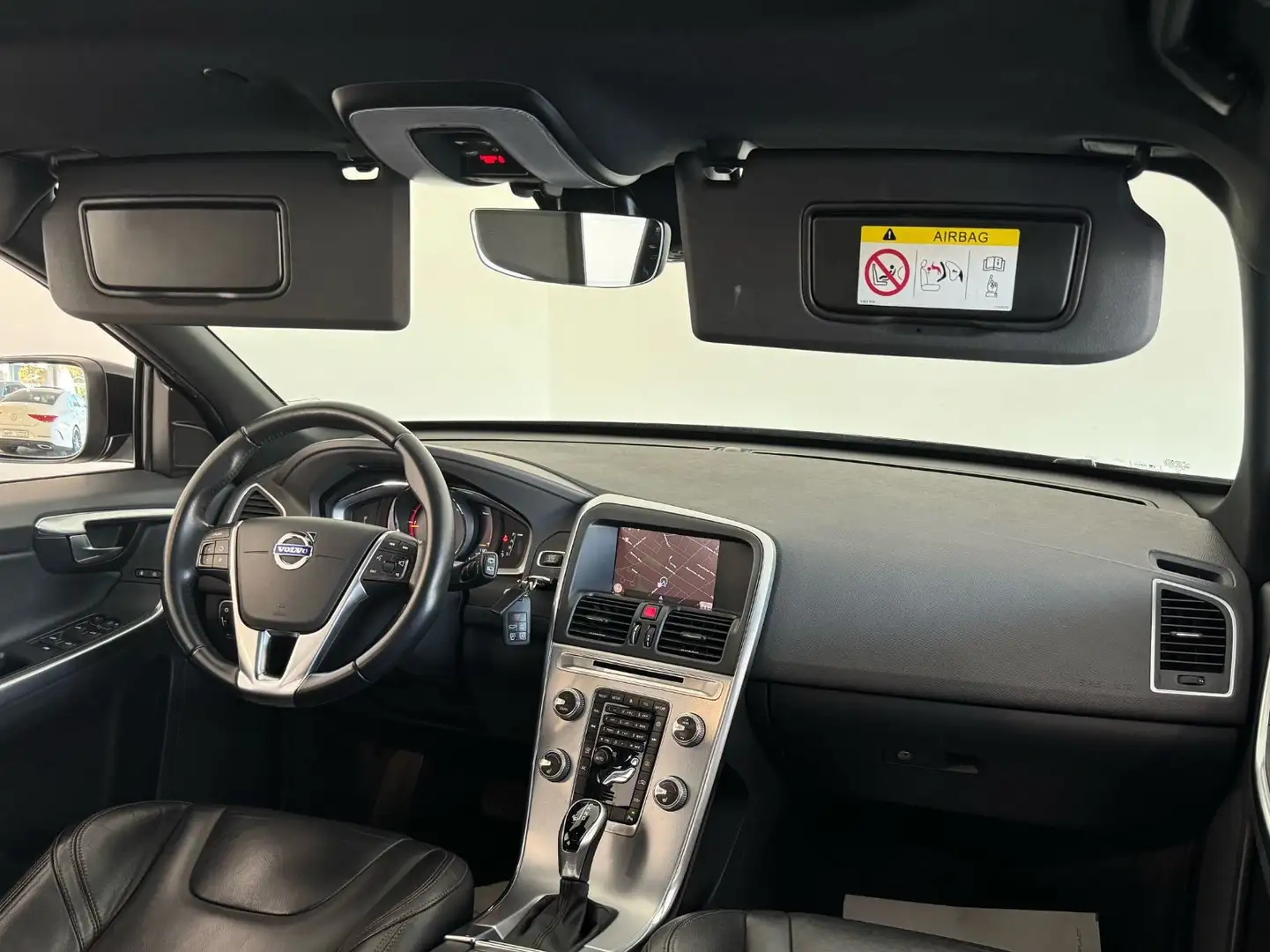 Volvo XC60 Summum D4 Geartronic|PANO|MEMORY|BIXEN| Schwarz - 2