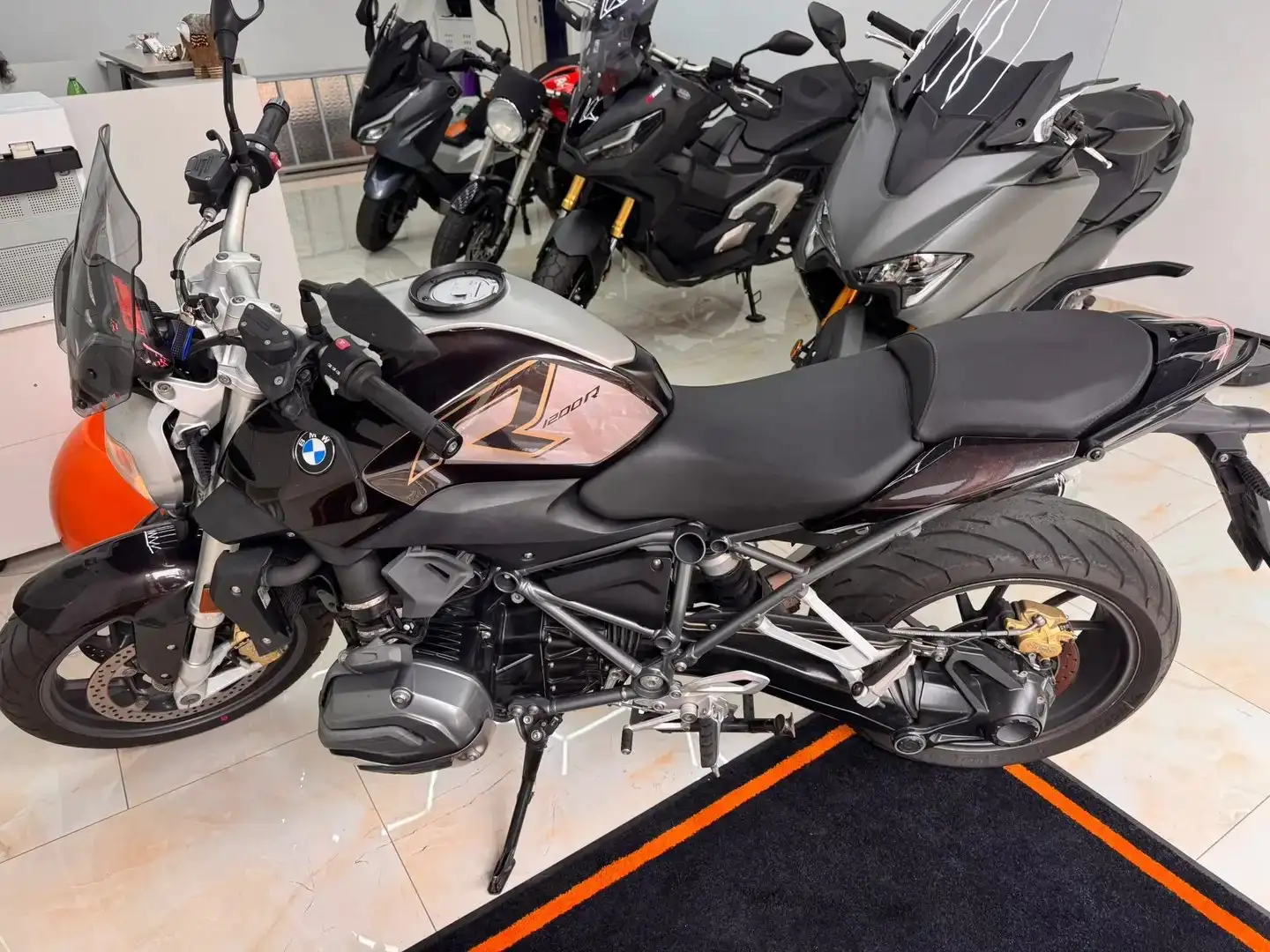 BMW R 1200 R - 1