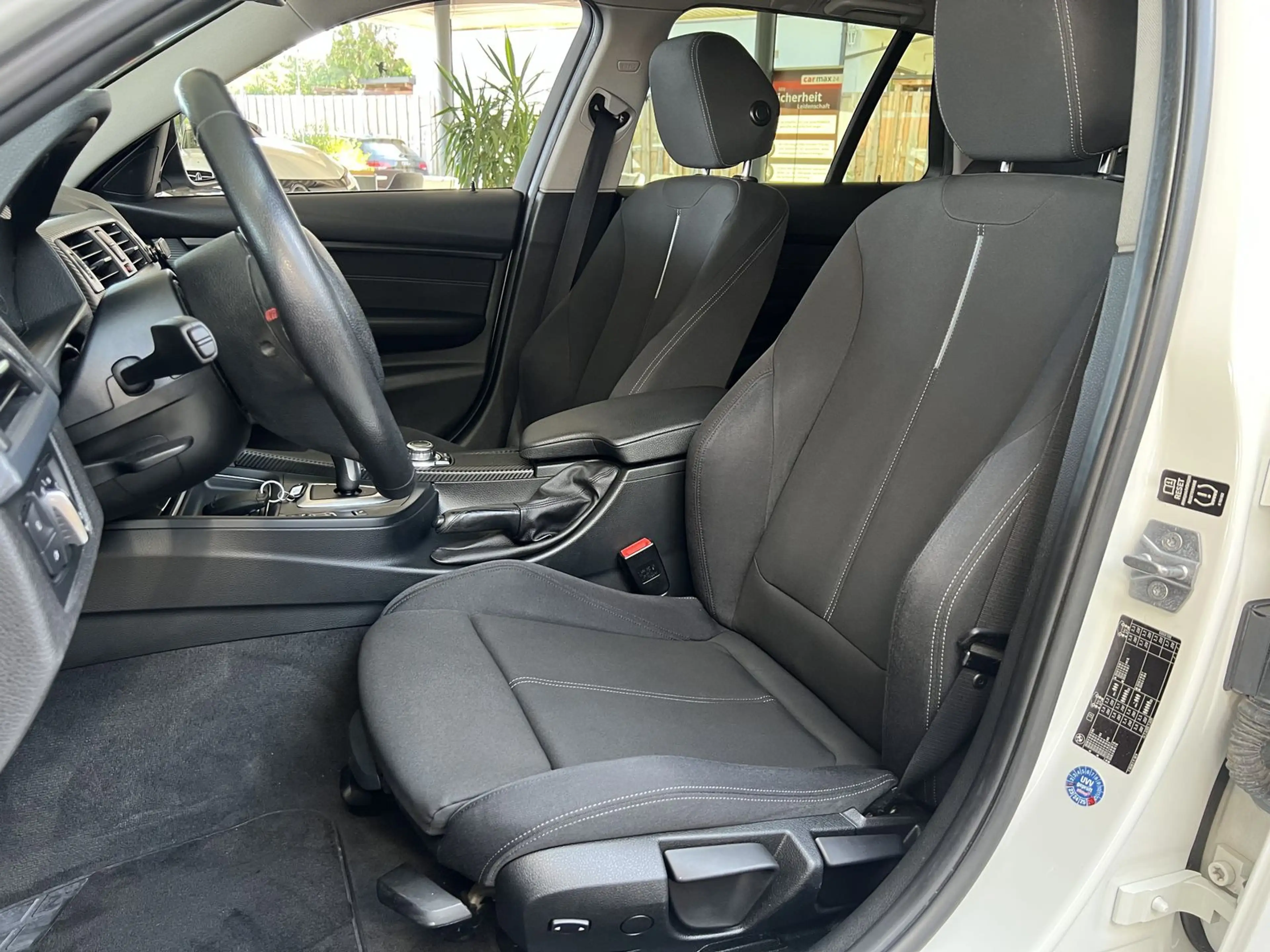 BMW 318 3 318 d Aut Sportline Navi Bi-Xen-LED AHK DAB — photo 2