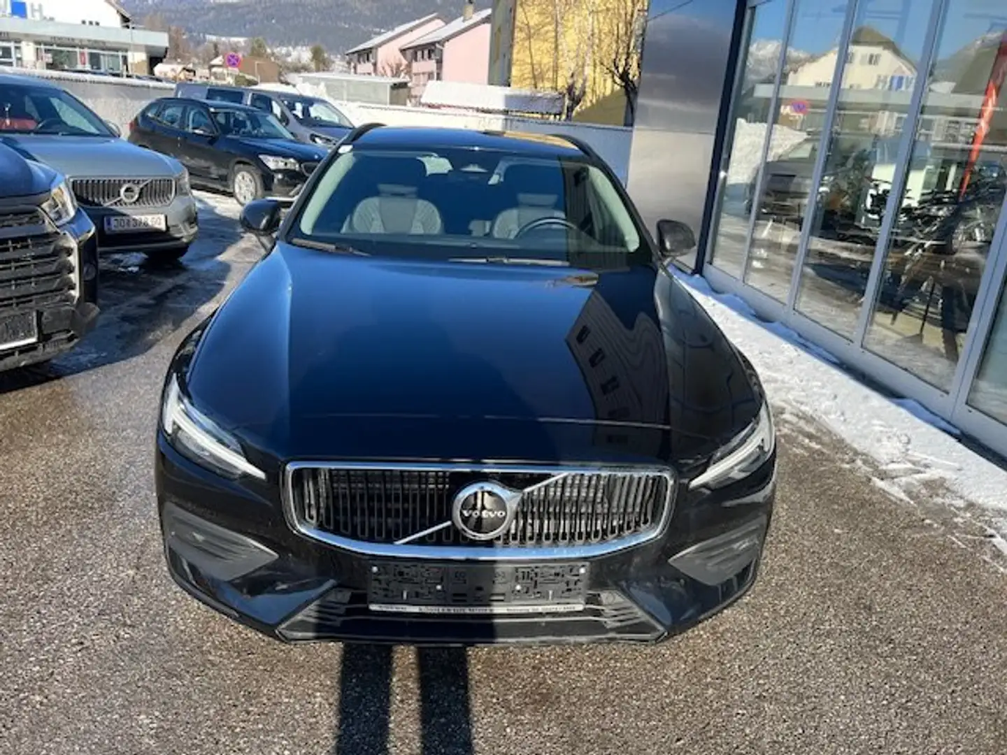 Volvo V60 Core B3 Mild Hybrid Benzin *37.000km*EZ 07/2023* Schwarz - 2